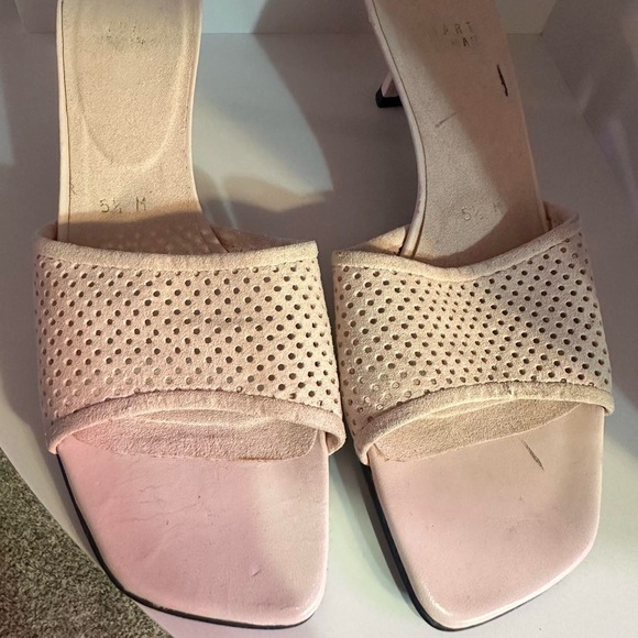 Stuart Weitzman Kitten Heel - Picture 7 of 8